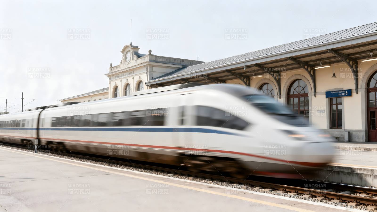 高速列车进站图片