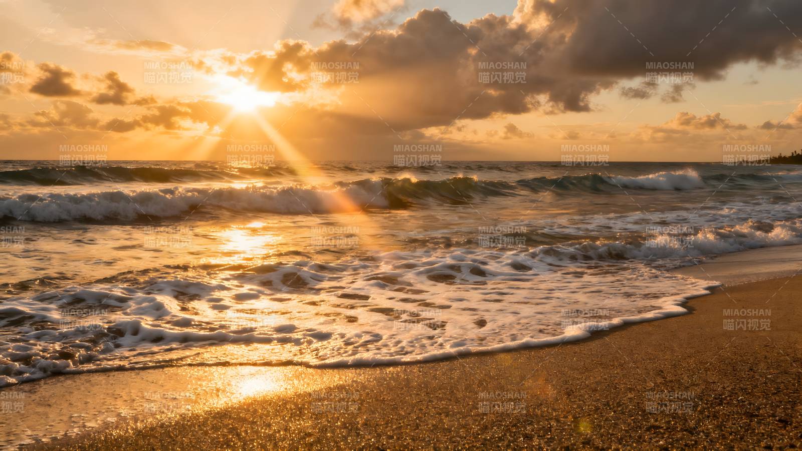 夕阳海浪沙滩图片