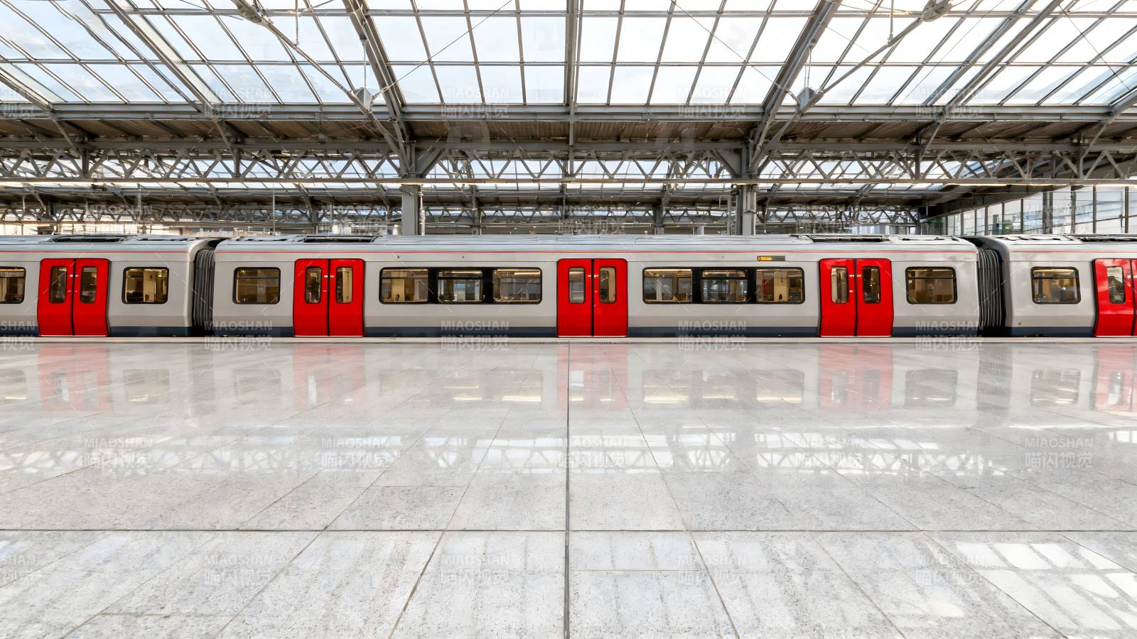 现代地铁站台图片