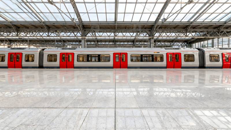 现代地铁站台图片