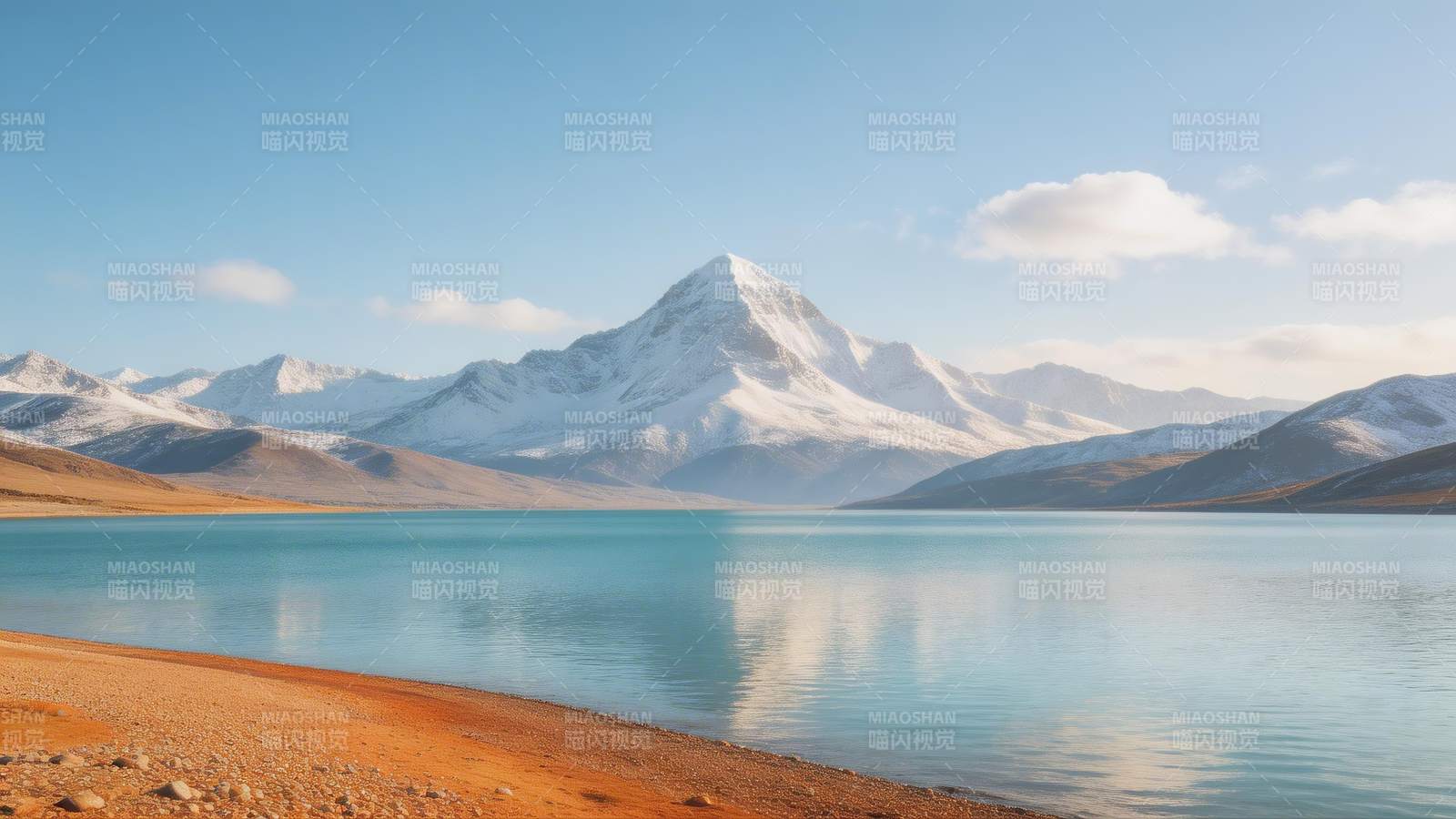 雪山映湖景图片