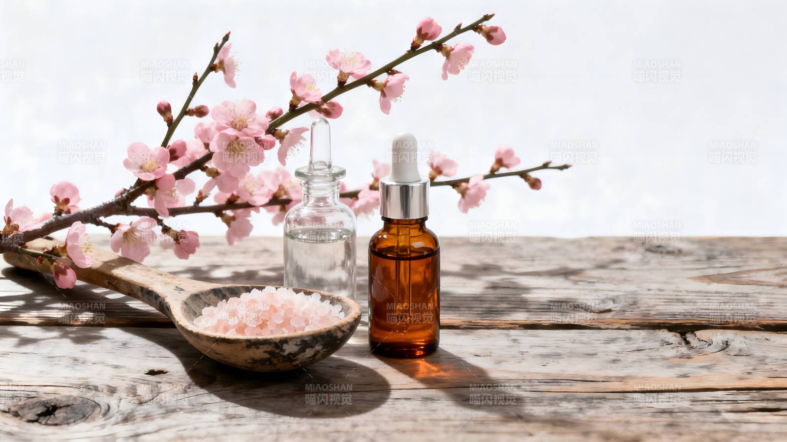 樱花与精油静物图片