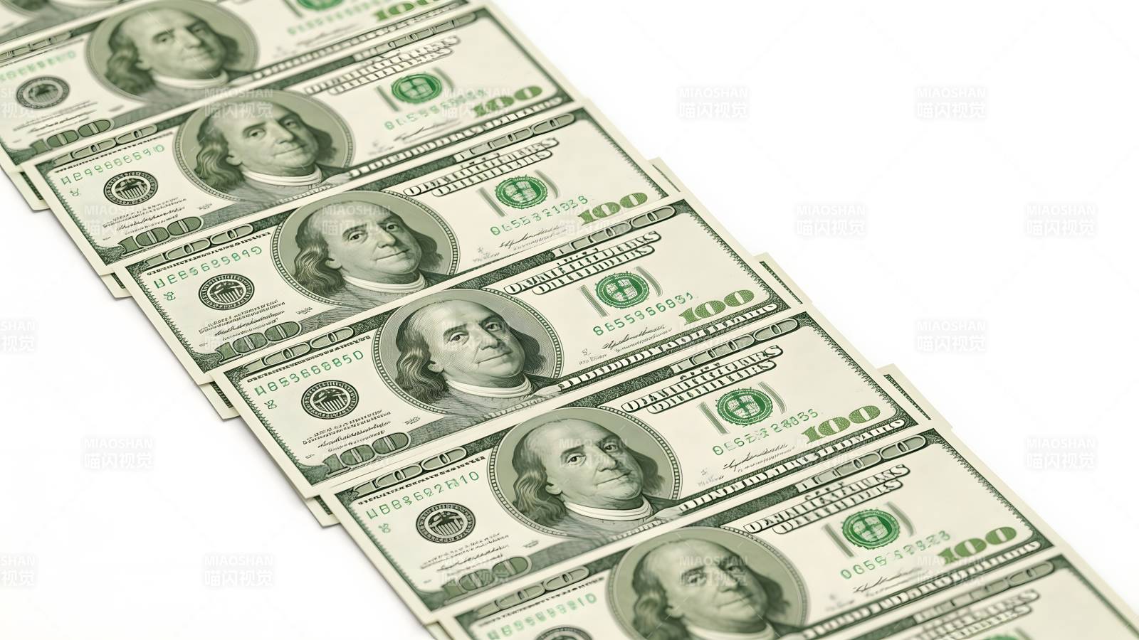 百元美钞整齐排列图片