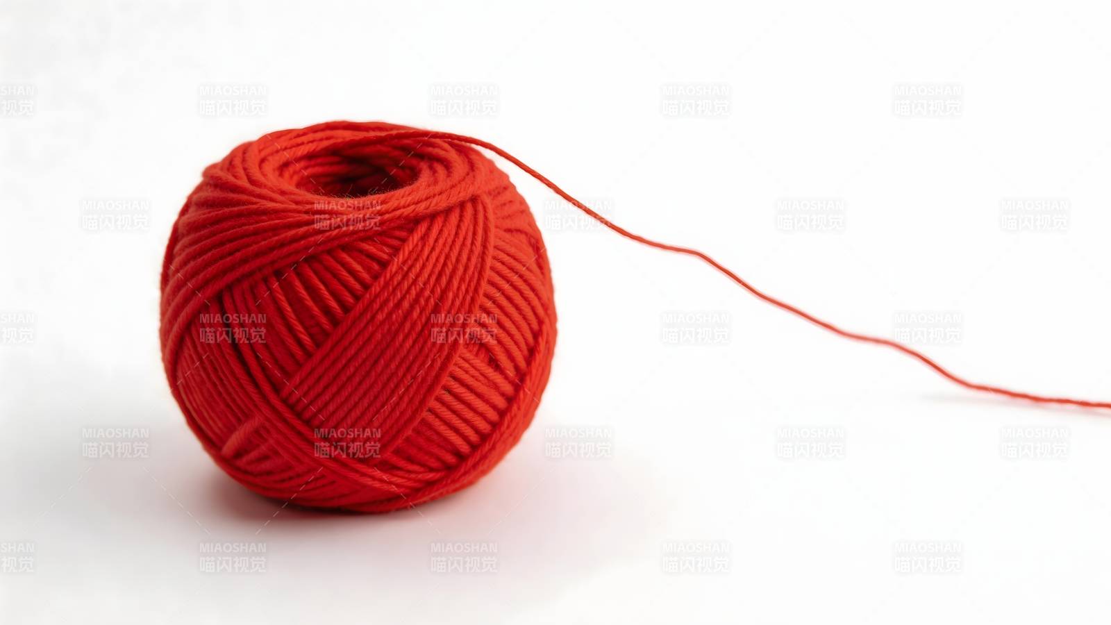 红色毛线球图片