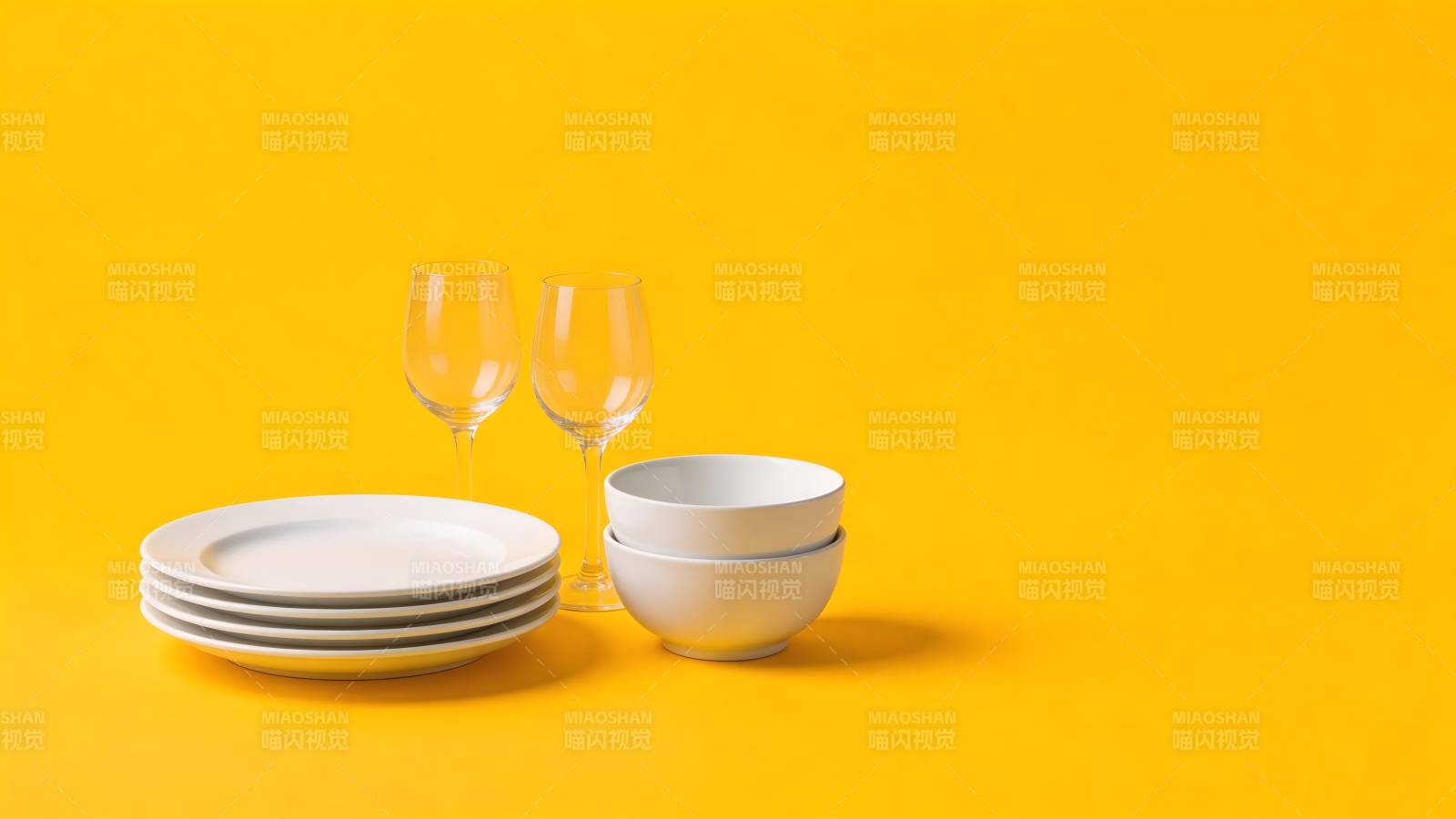 简约餐具 黄色背景图片