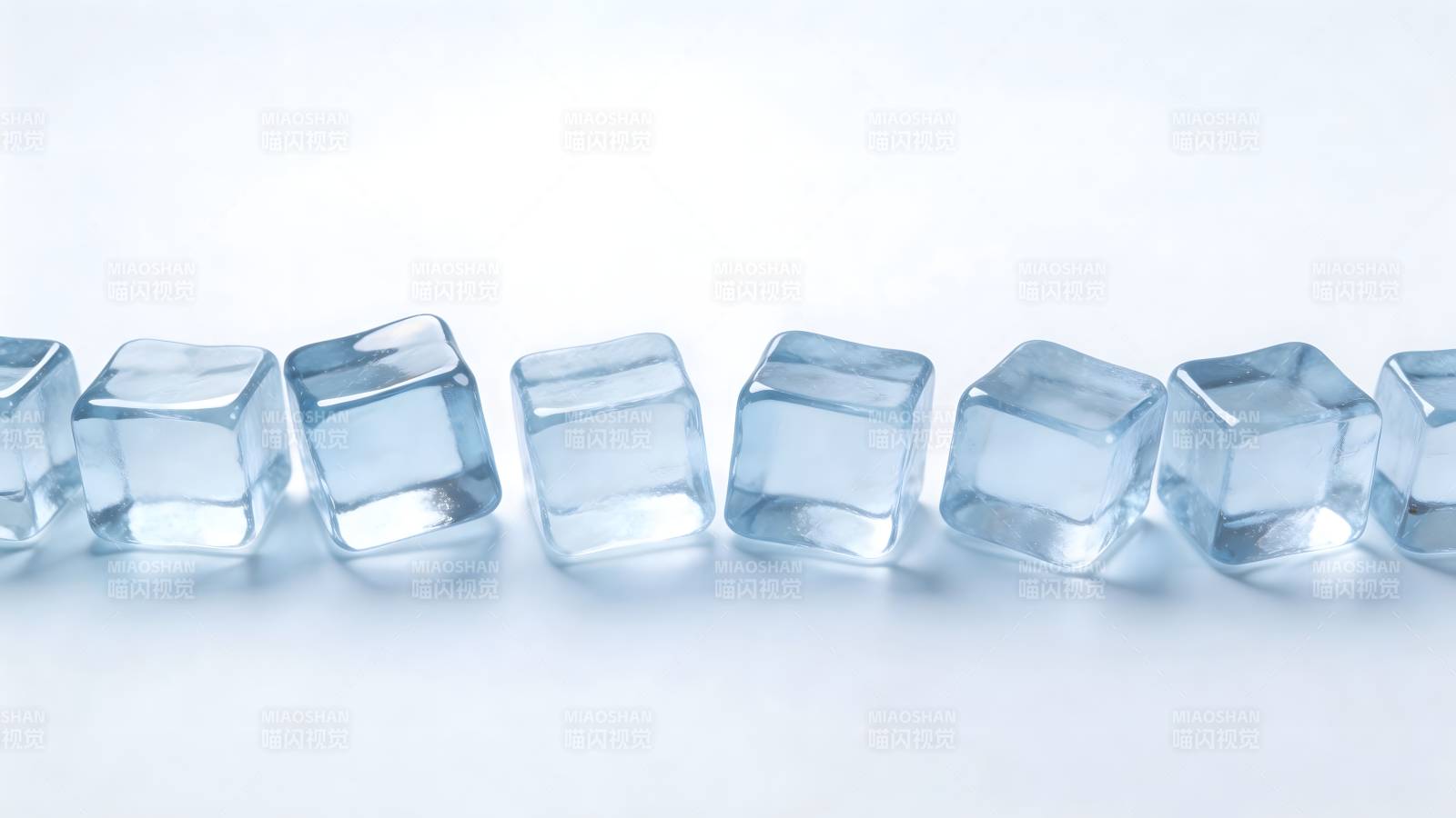 冰块排列成行图片
