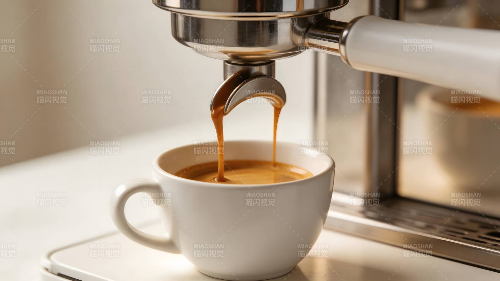 咖啡机萃取浓缩咖啡图片