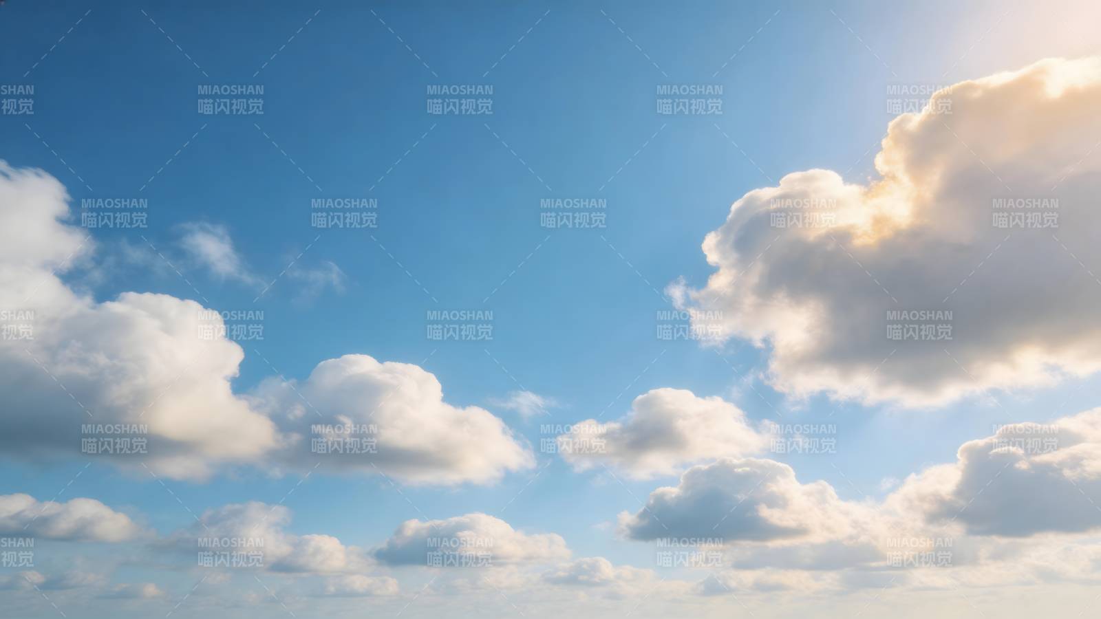 蓝天白云映日光图片