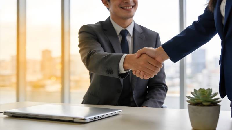 商务握手合作图片