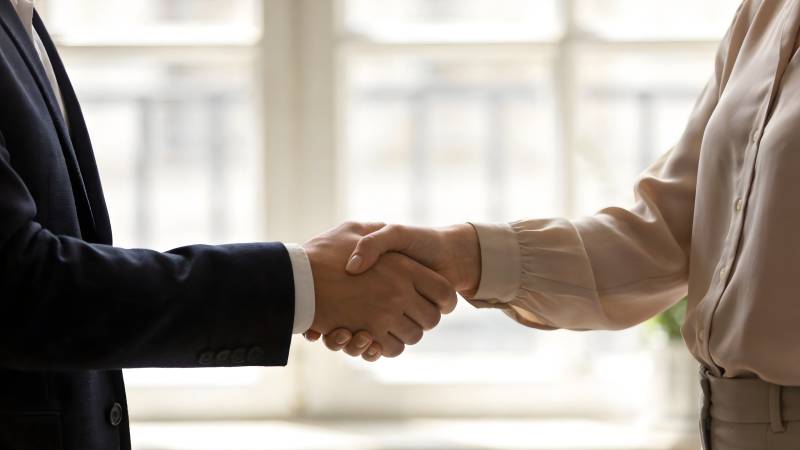 握手合作 共谋发展图片