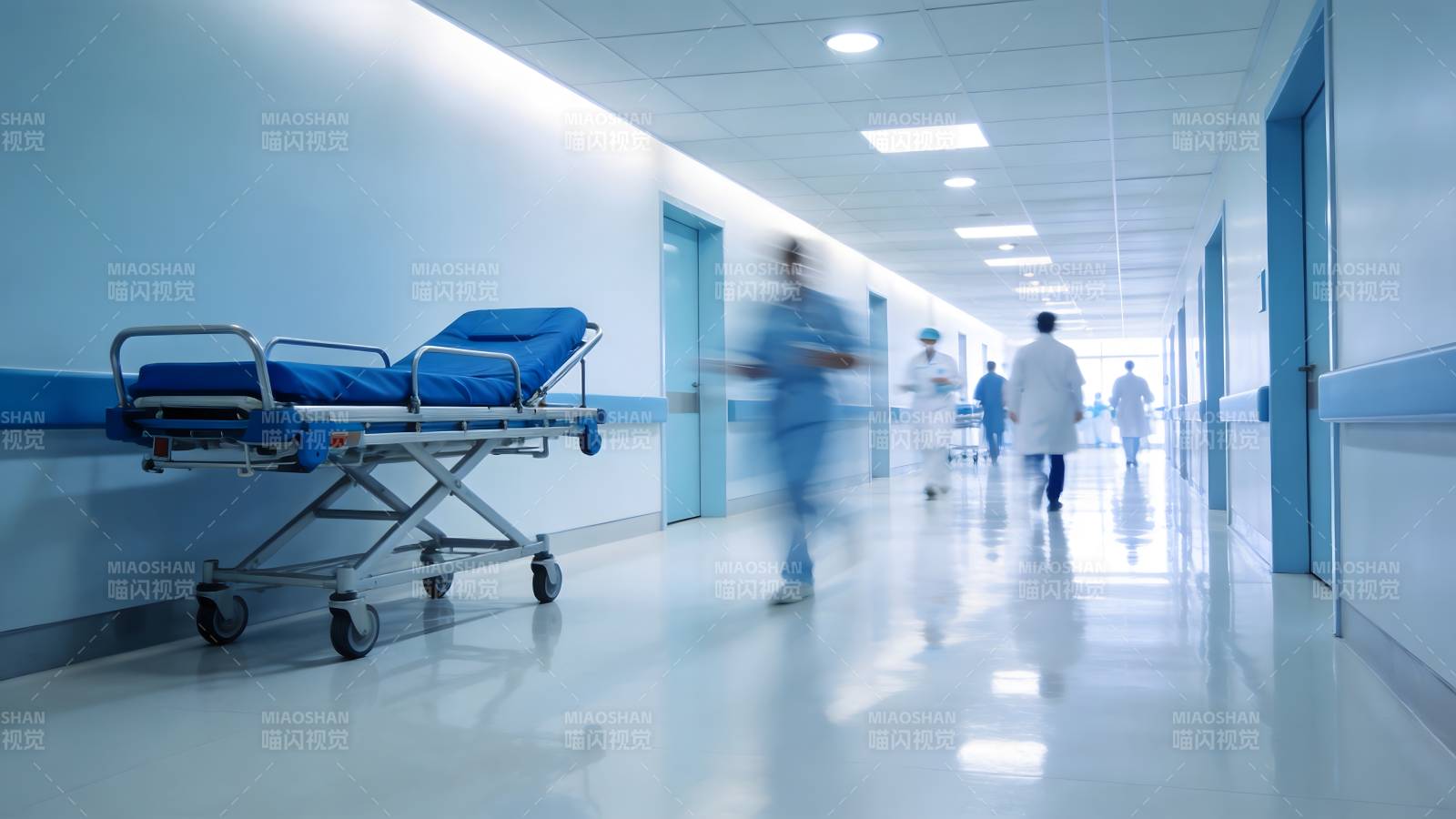 医院走廊的忙碌景象图片