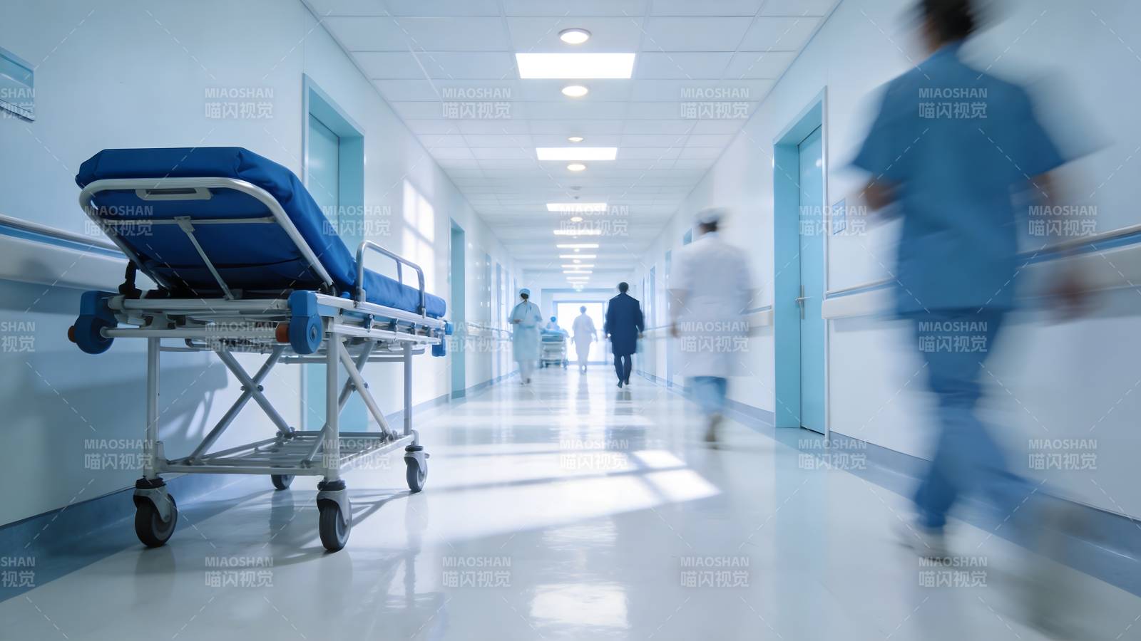 医院走廊忙碌景象图片