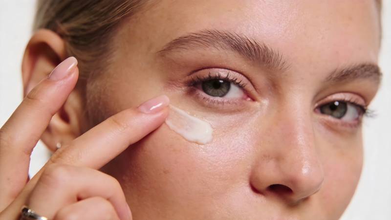 眼霜涂抹技巧图片