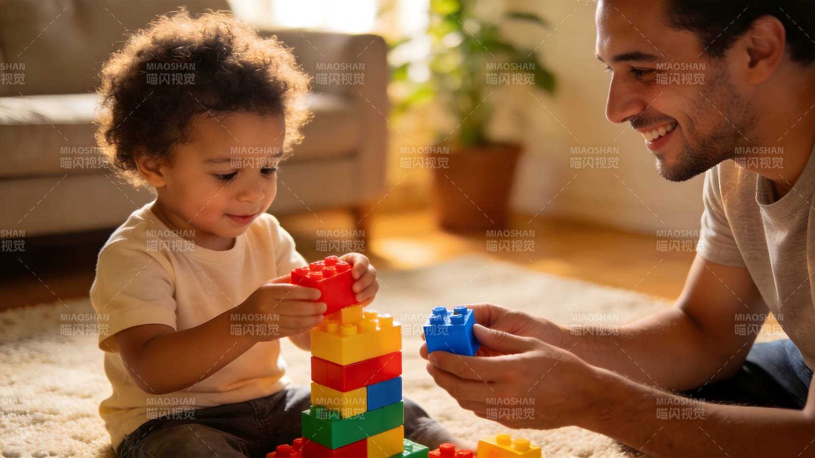 父女共筑乐高梦图片