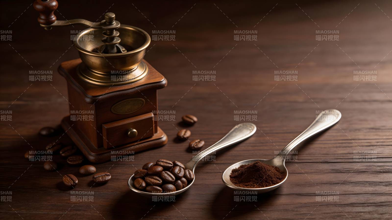 咖啡豆与磨豆机图片