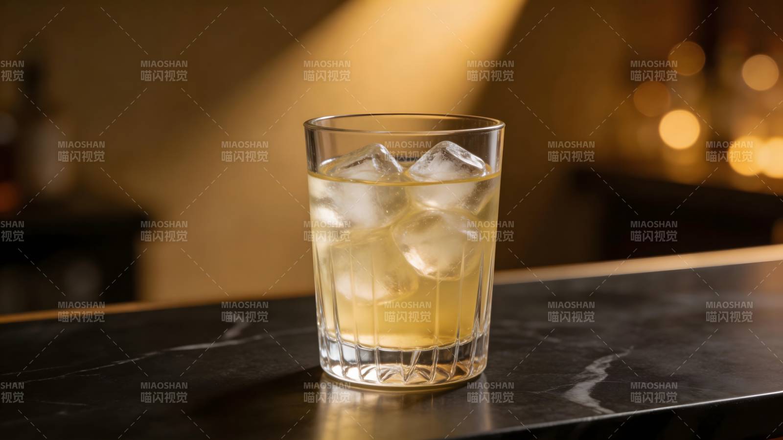 冰镇鸡尾酒特写图片