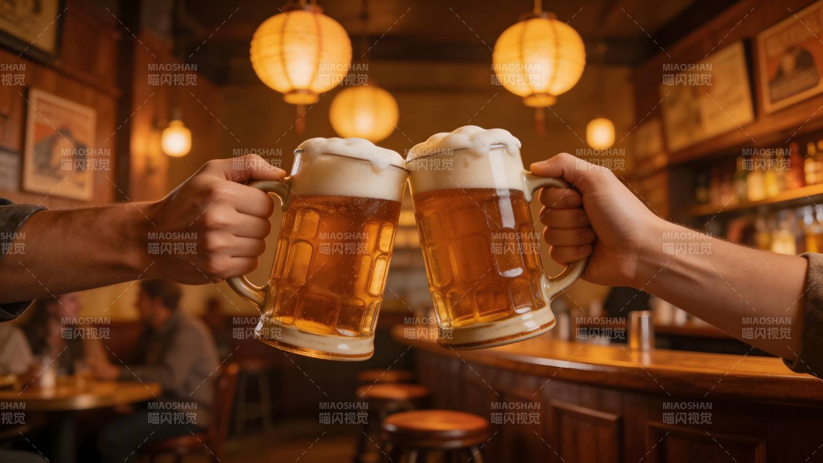 举杯共饮 欢聚时刻图片