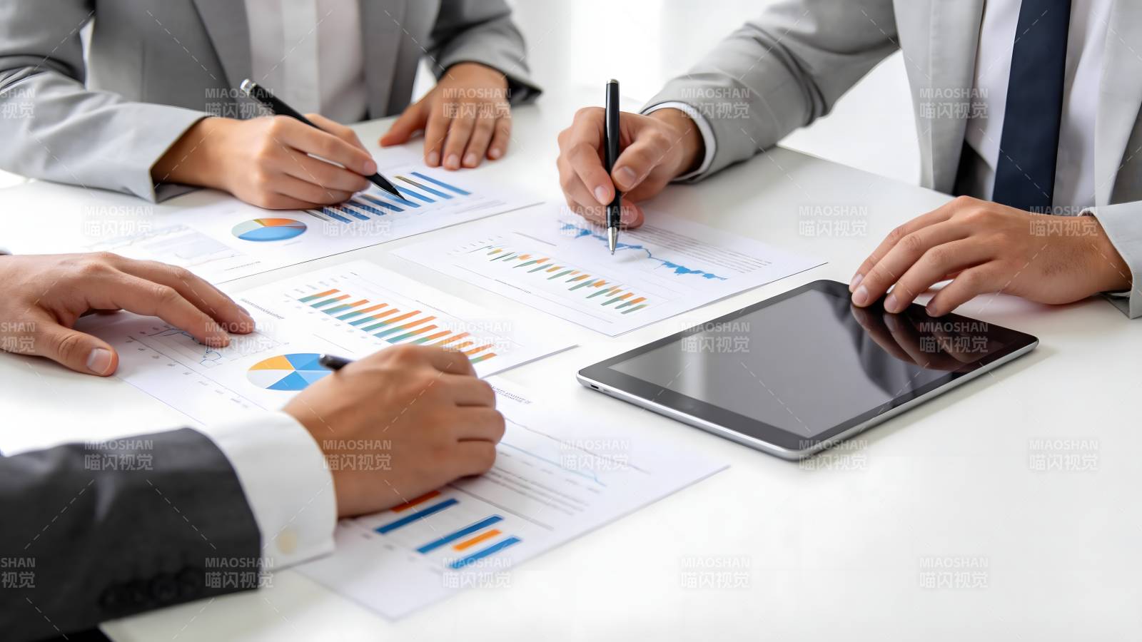 商务会议讨论图表图片