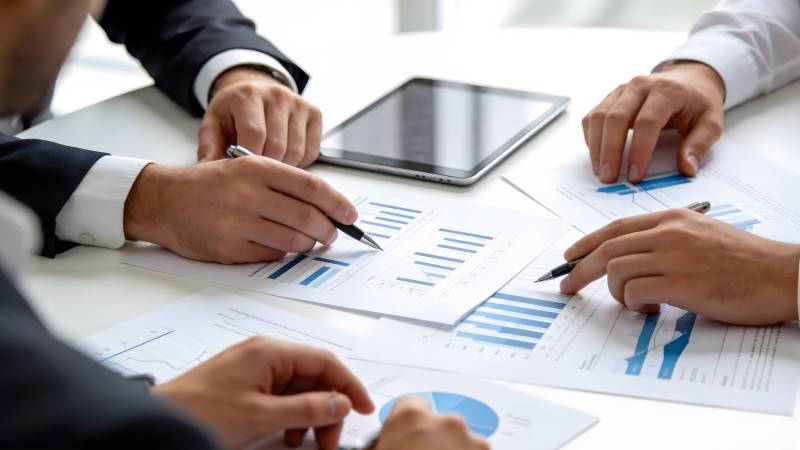 商务会议讨论数据图片