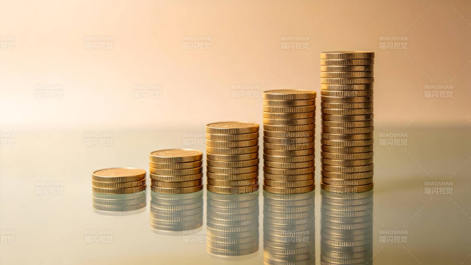 金币堆叠成长图图片