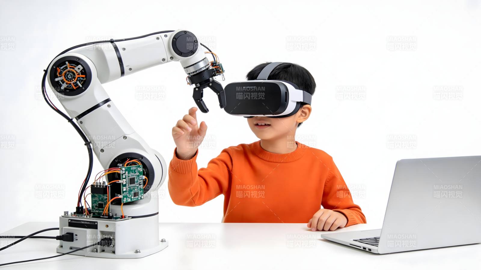 儿童VR操控机械臂图片