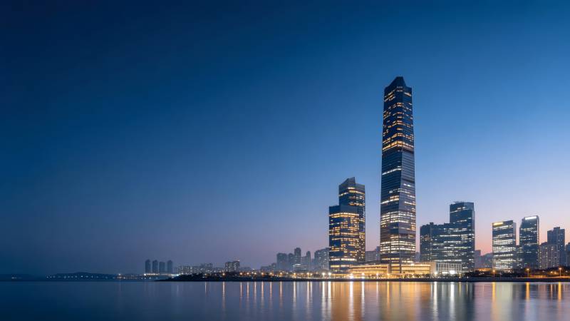 夜幕下的城市天际线图片