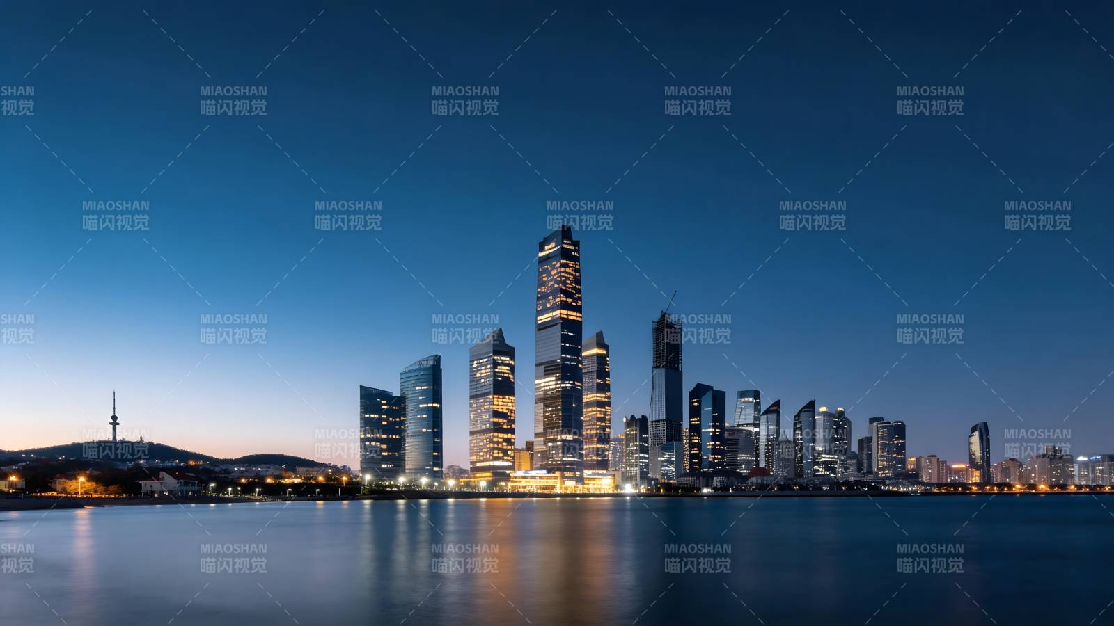 城市夜景倒影图片