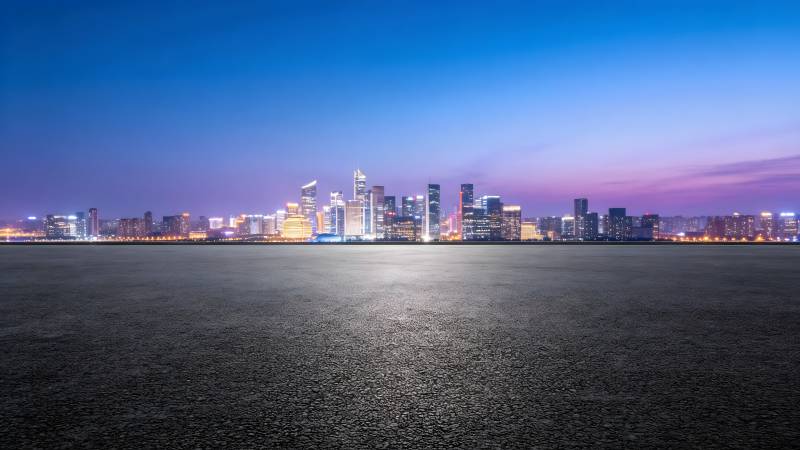 城市夜景水天一色图片