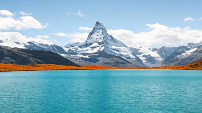 雪山映湖 秋色如画图片