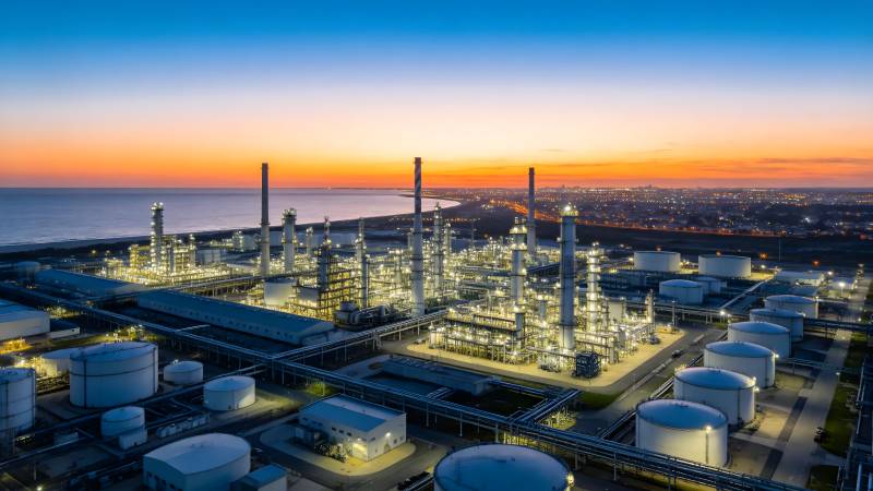 工业夜景 灯火辉煌图片