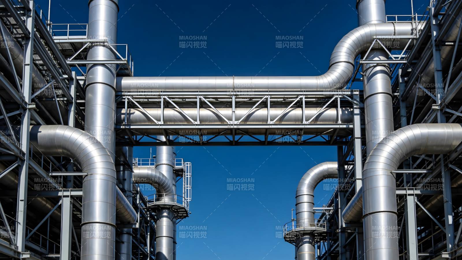 工业管道蓝天图片