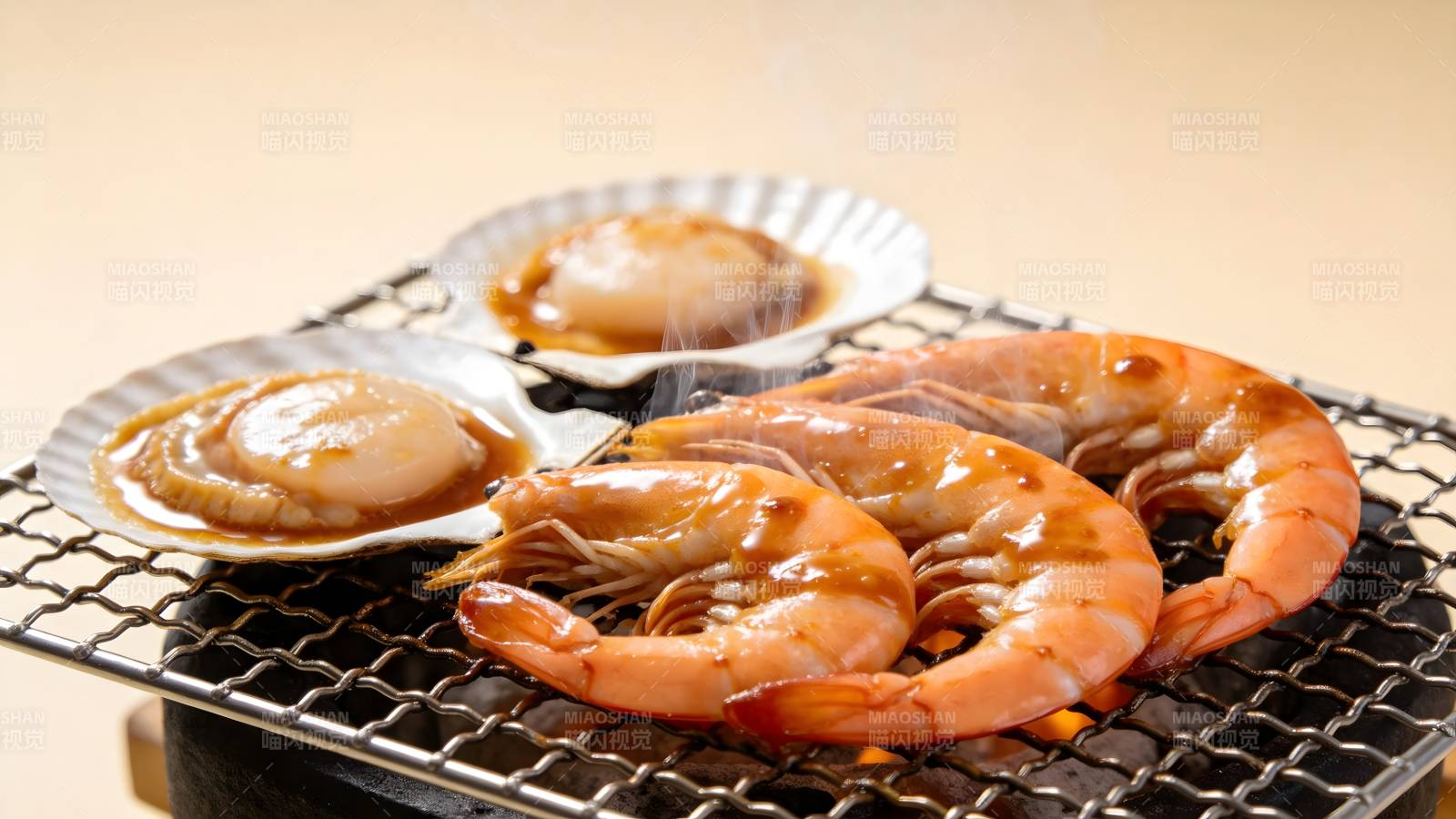 烤虾与扇贝美味呈现图片