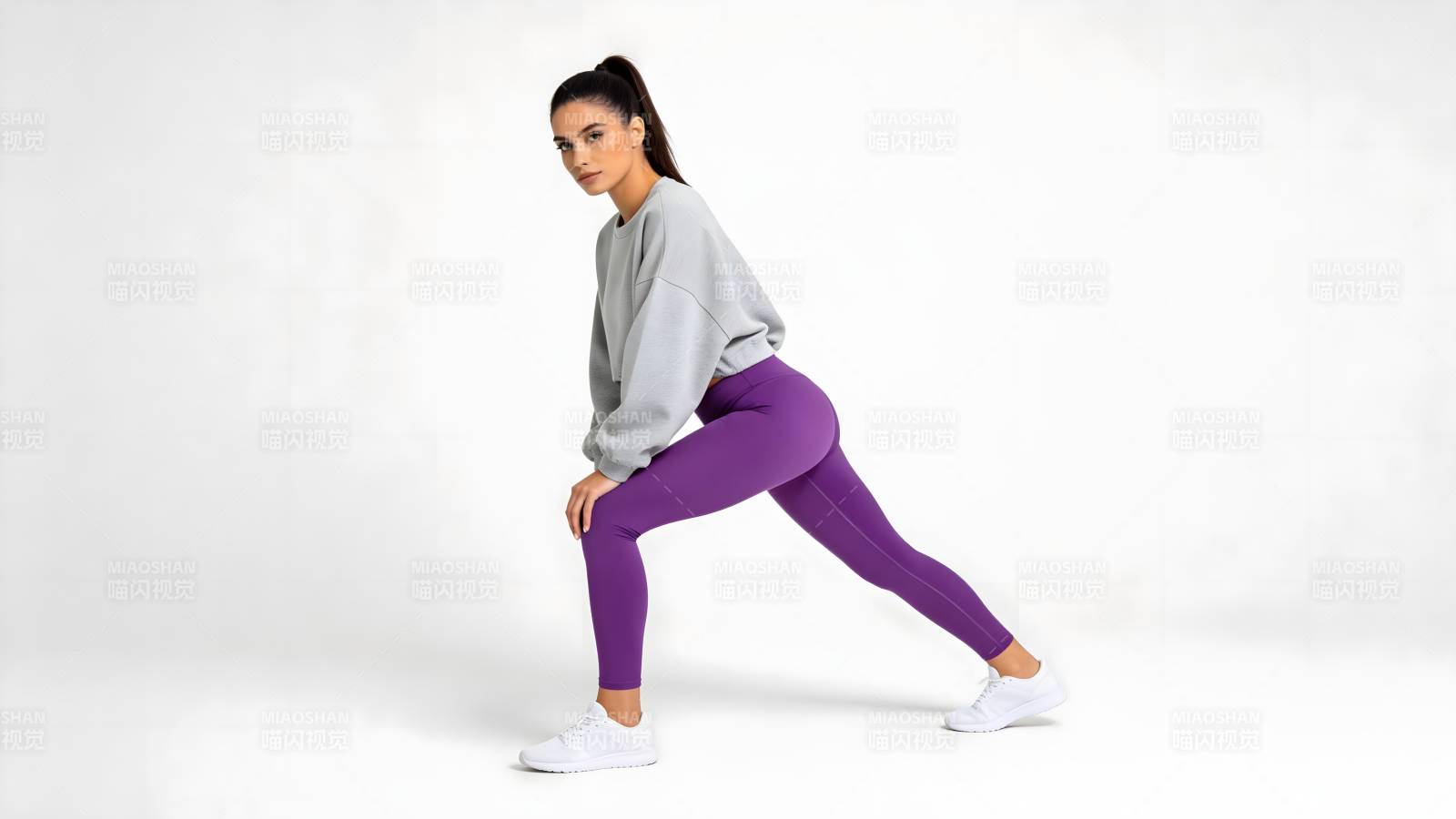 健身女孩侧弓步图片