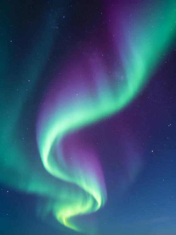 极光舞动夜空图片