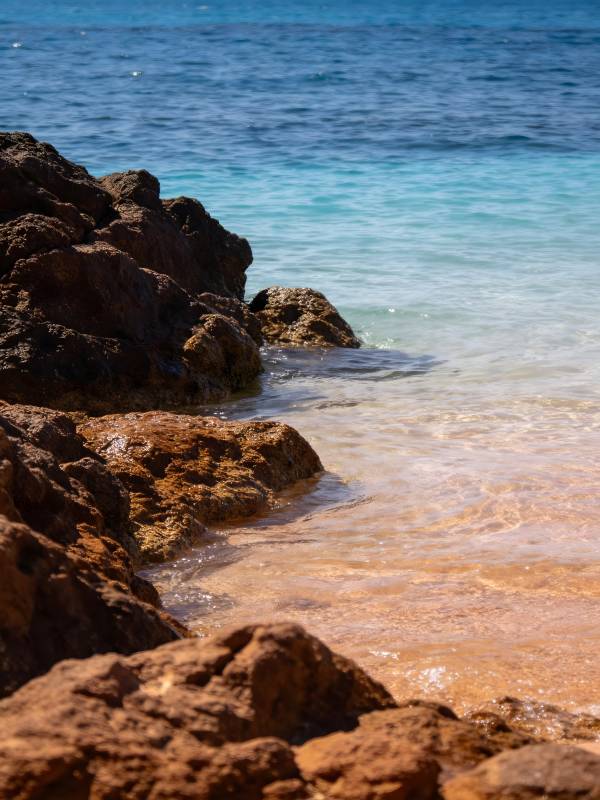 碧海金沙岩岸图片