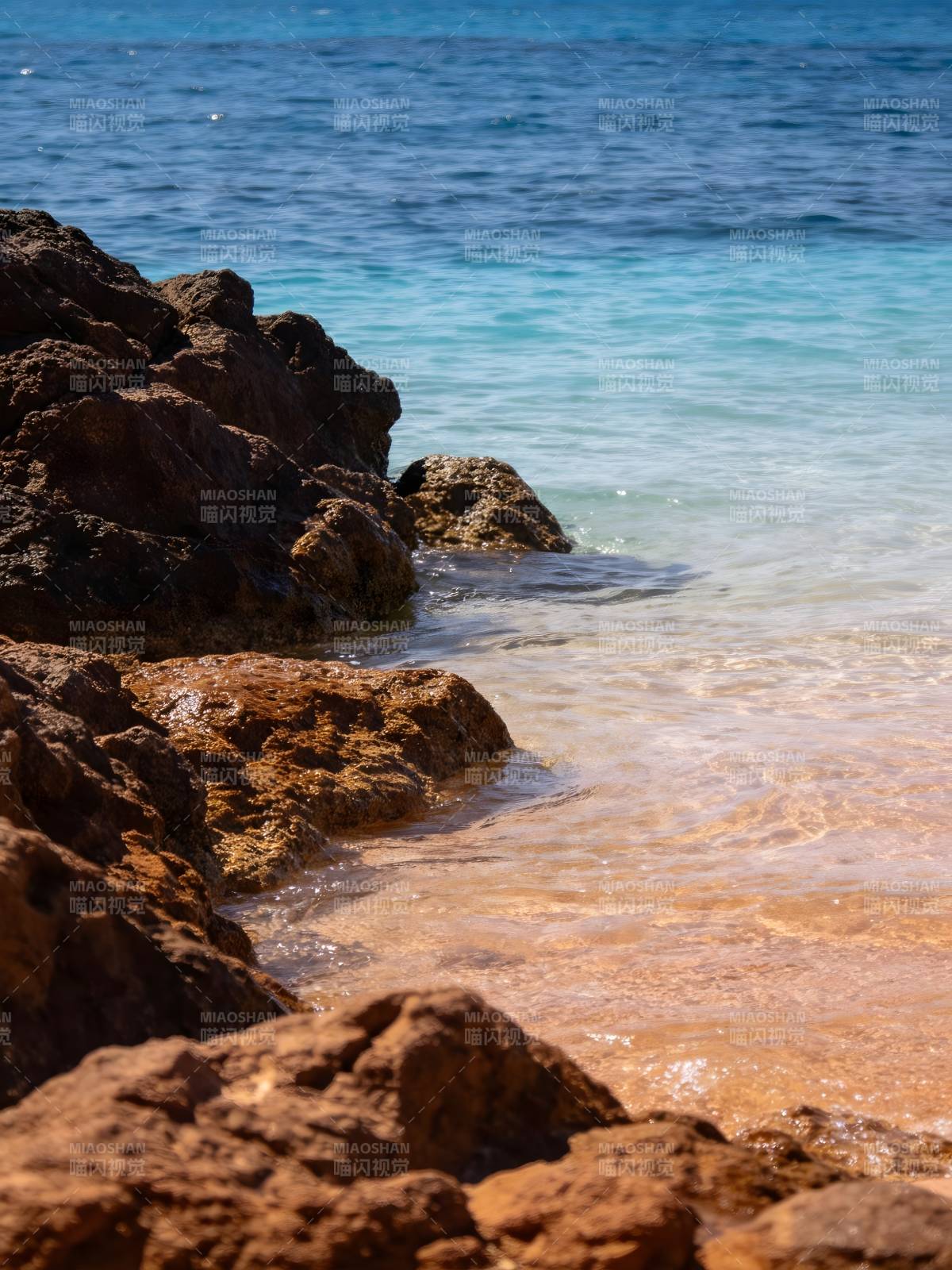 碧海金沙岩岸图片
