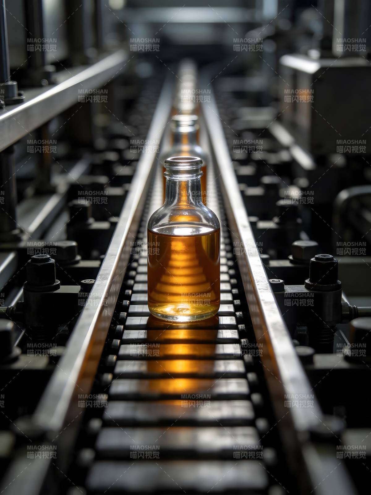 瓶装液体生产线图片