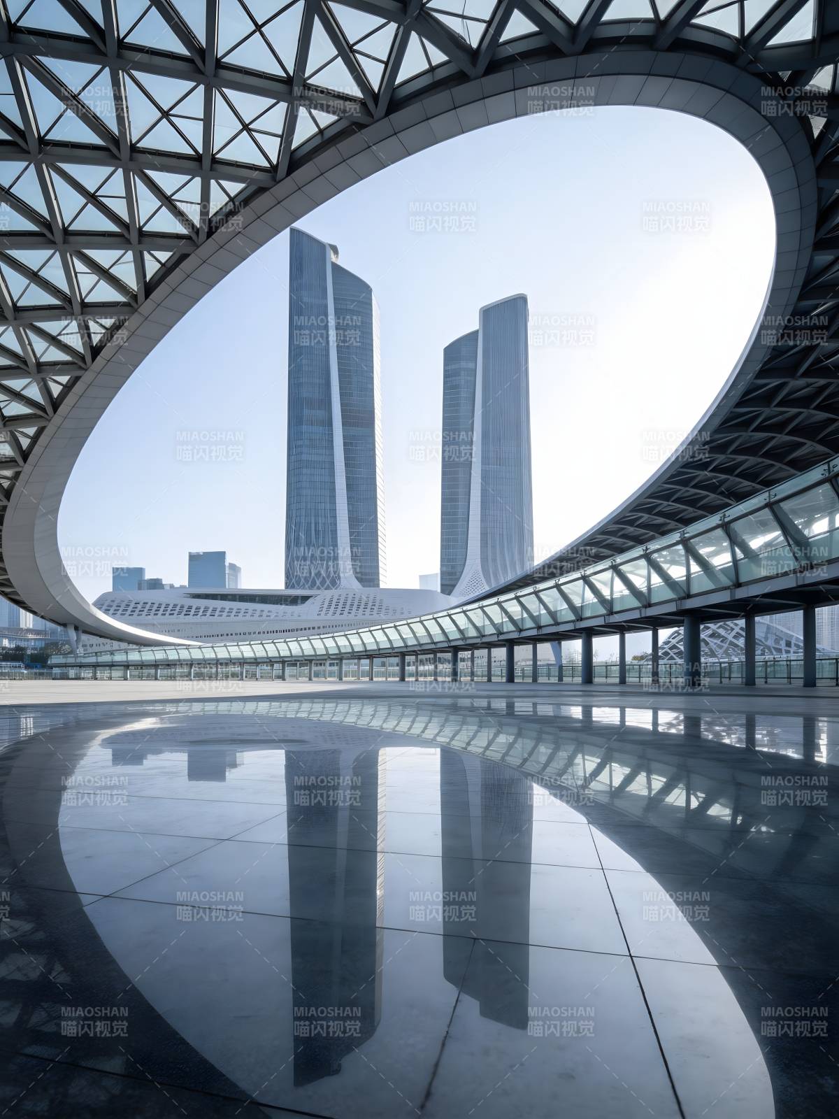 现代建筑倒影之美图片