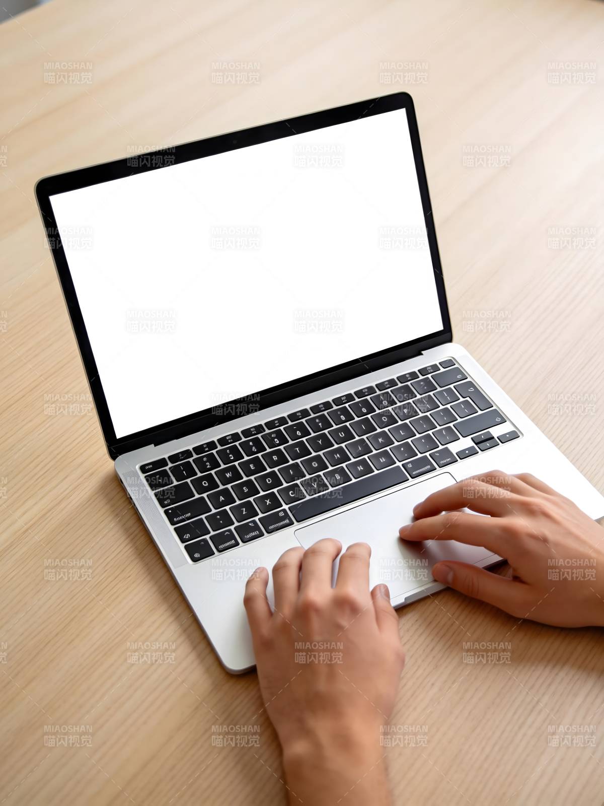 专注工作瞬间图片