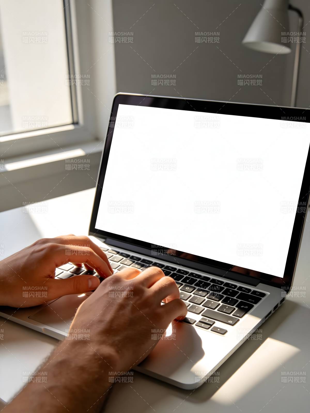 专注工作时刻图片