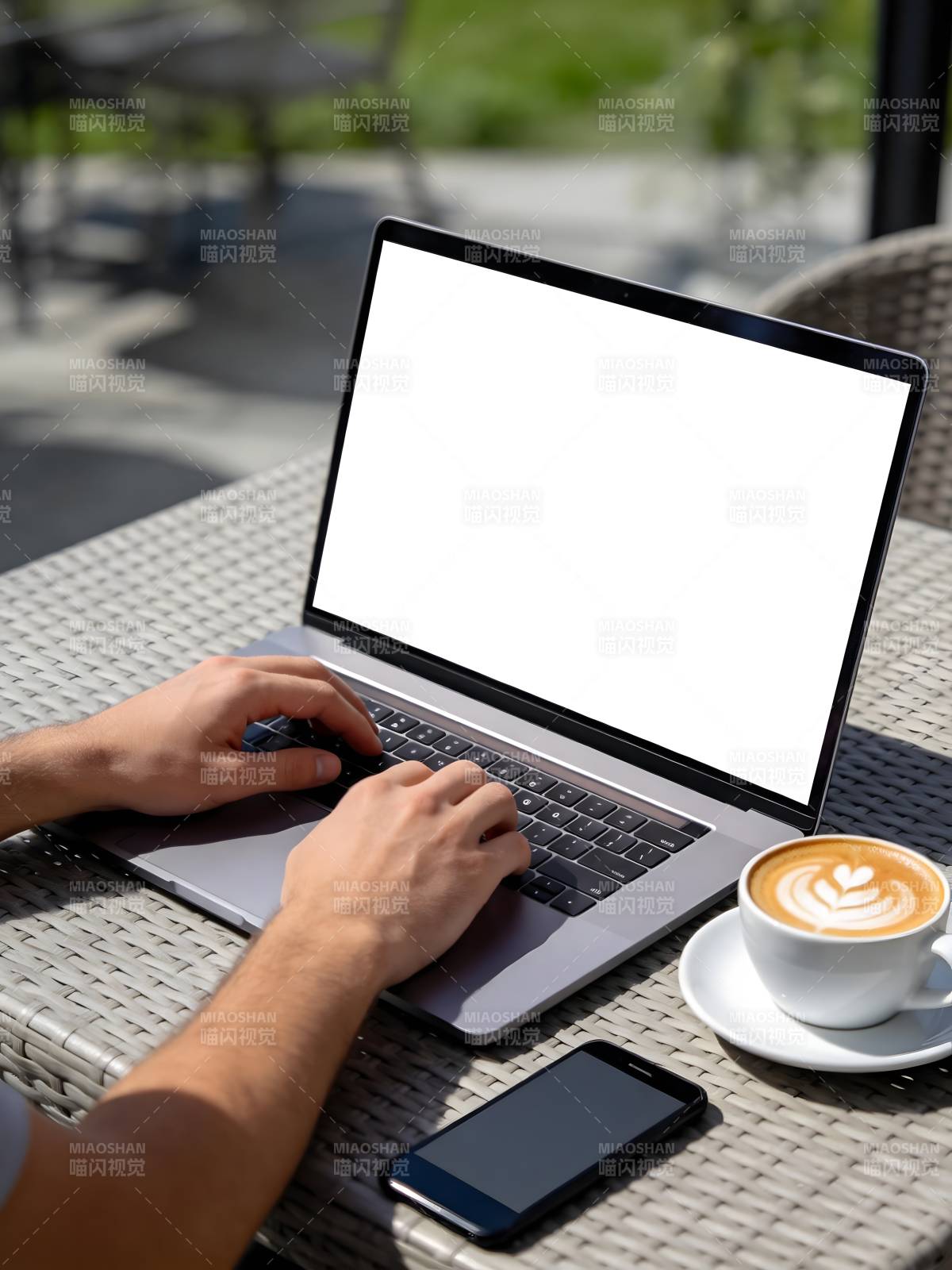 户外办公 咖啡相伴图片