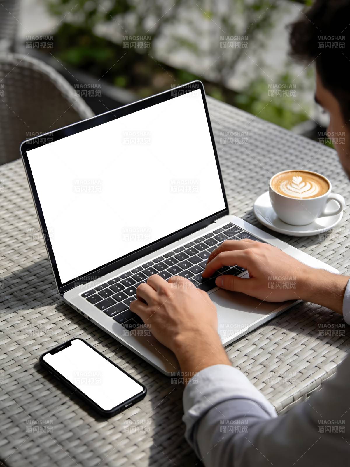 户外办公 咖啡相伴图片