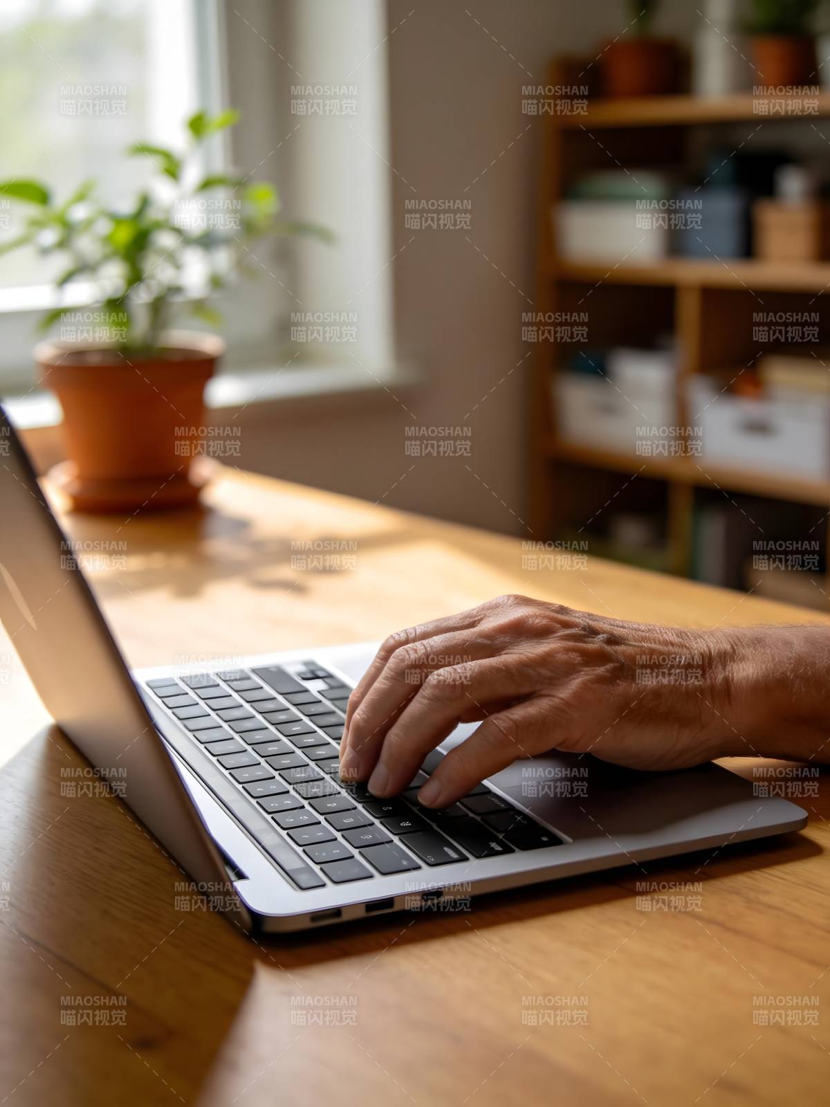 居家办公时光图片