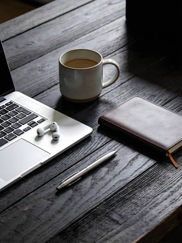 工作桌面静物图片