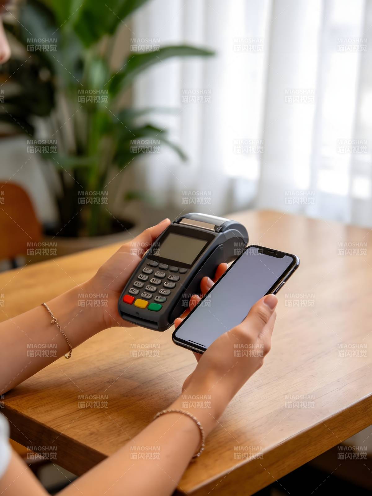 手机支付瞬间完成图片