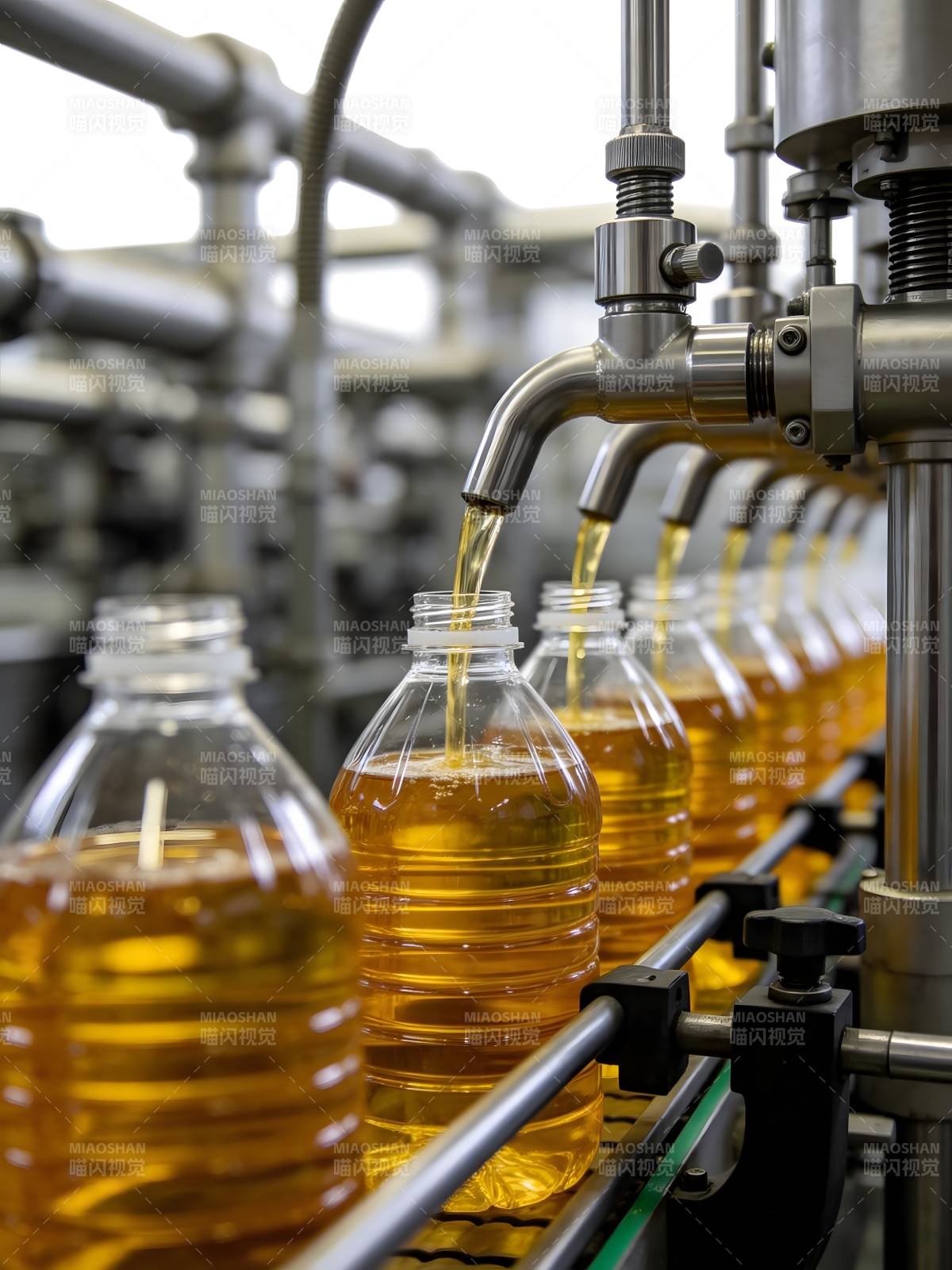 食用油灌装生产线图片