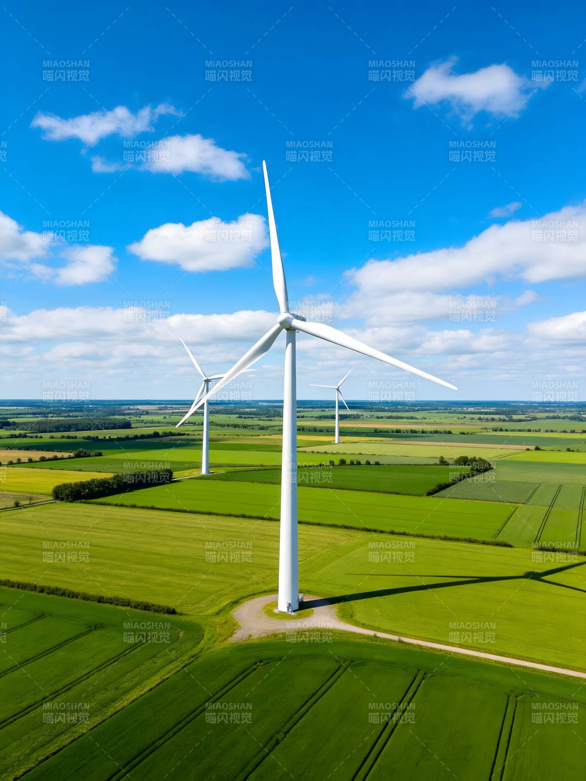 风车田野蓝天图片