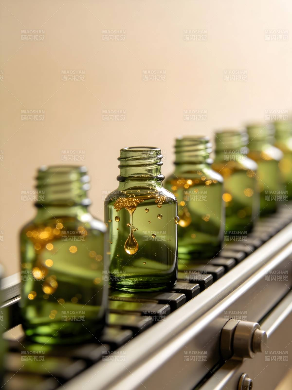精油瓶流水线图片