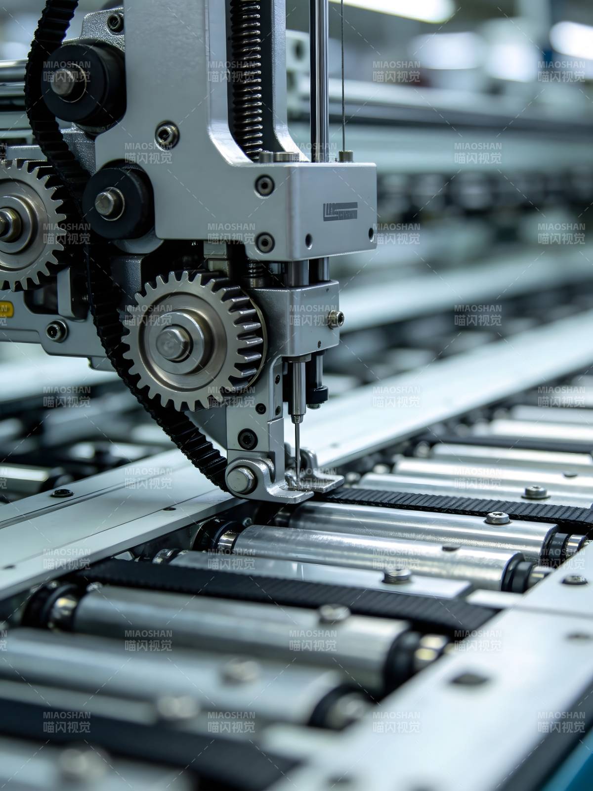精密机械运作中图片
