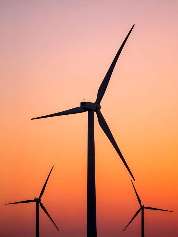 风车剪影日落时图片